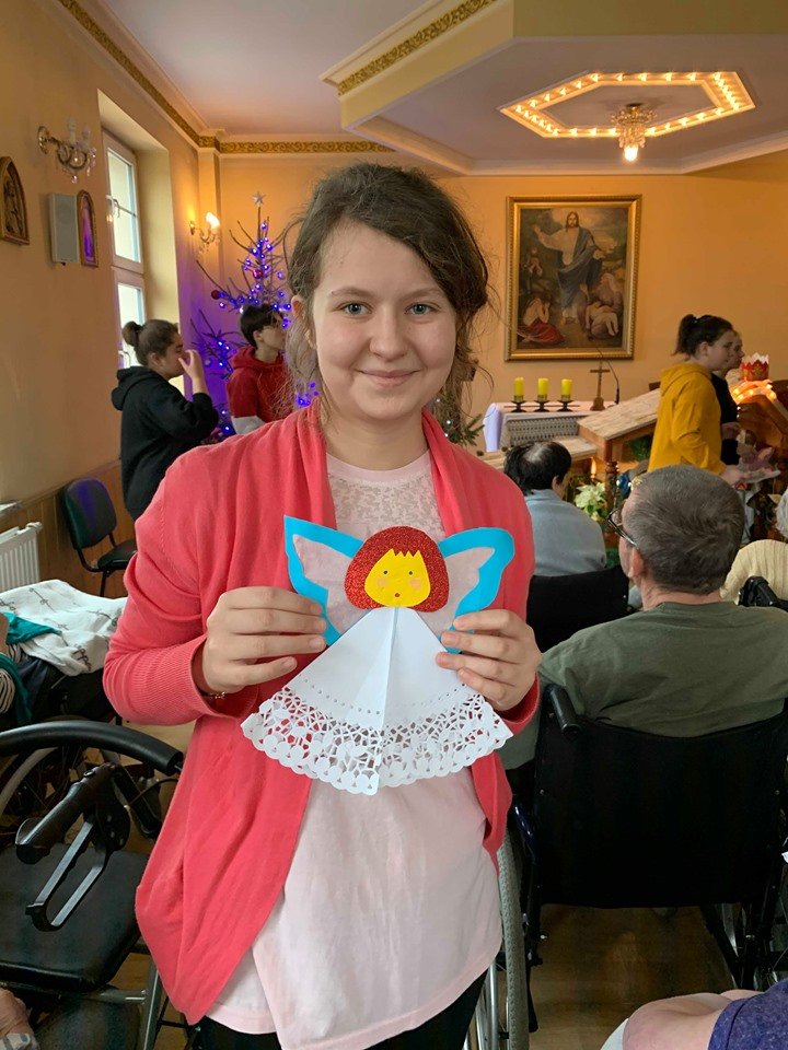 uczniowie-z-osemki-odwiedzili-seniorow-85376