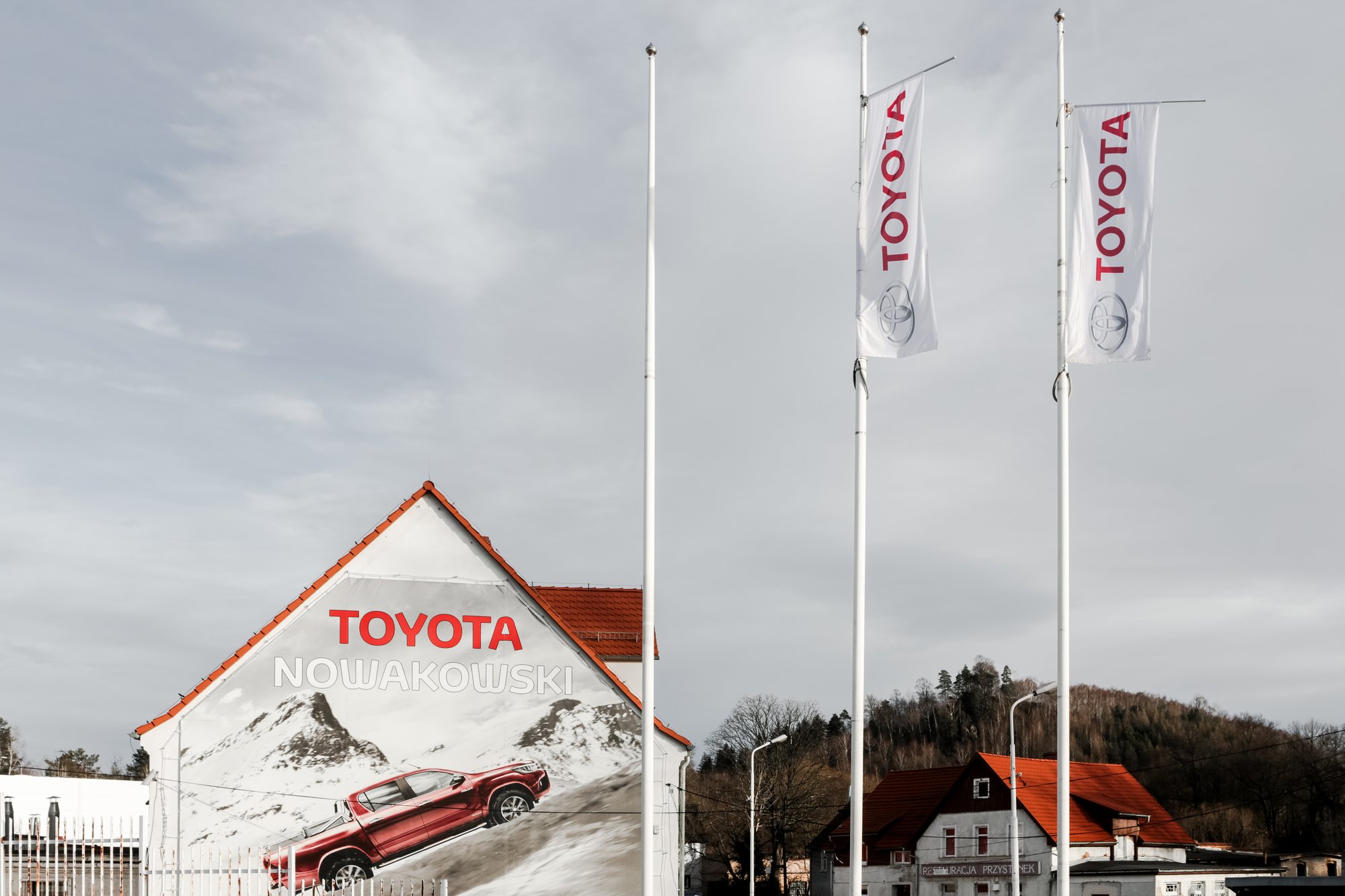 toyota-nowakowski-podwojnym-dealerem-roku-2019-85453