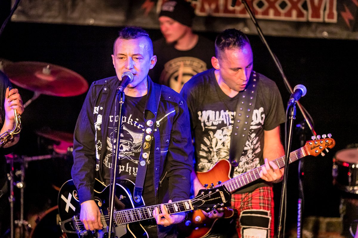 komplet-na-koncercie-punkowym-w-jck-85507