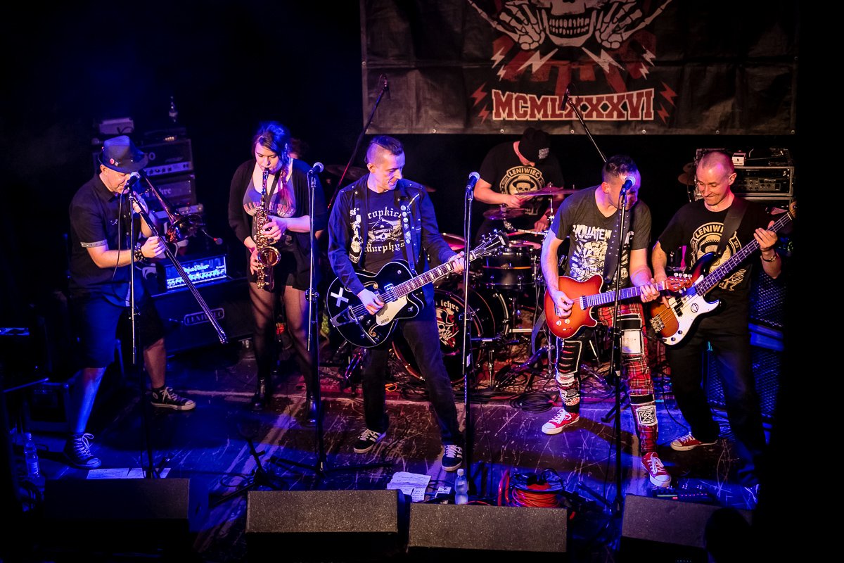 komplet-na-koncercie-punkowym-w-jck-85507