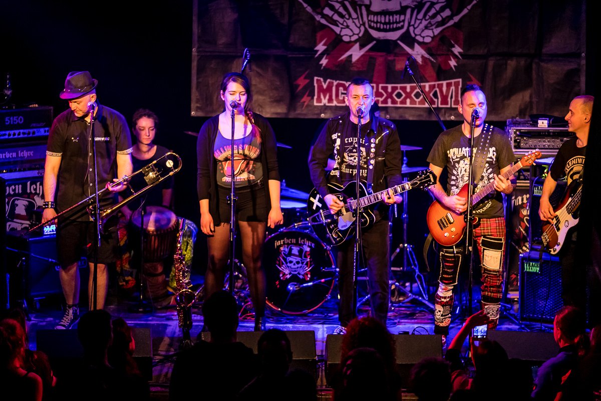 komplet-na-koncercie-punkowym-w-jck-85507