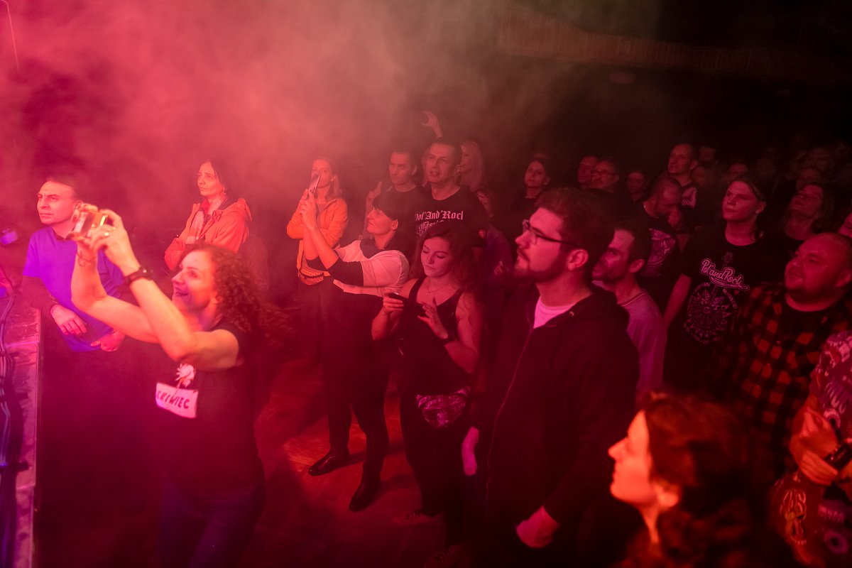 komplet-na-koncercie-punkowym-w-jck-85507