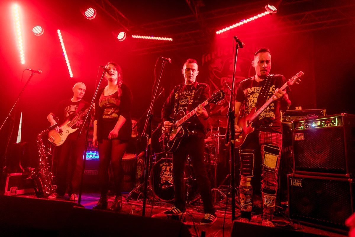 komplet-na-koncercie-punkowym-w-jck-85507