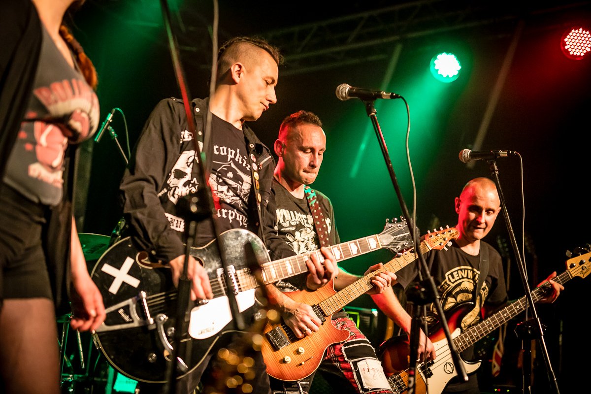 komplet-na-koncercie-punkowym-w-jck-85507