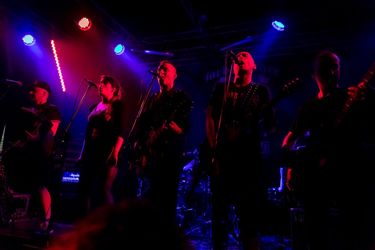 komplet-na-koncercie-punkowym-w-jck-85507