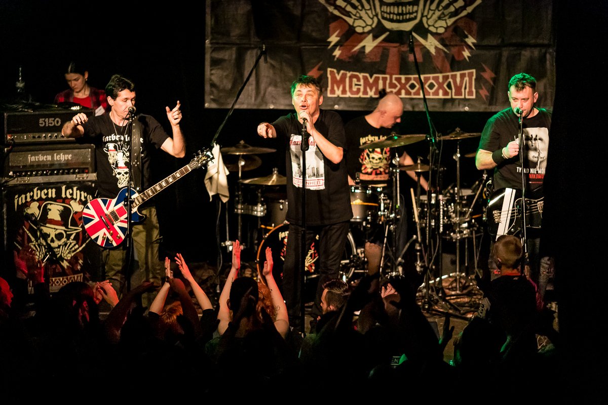 komplet-na-koncercie-punkowym-w-jck-85507