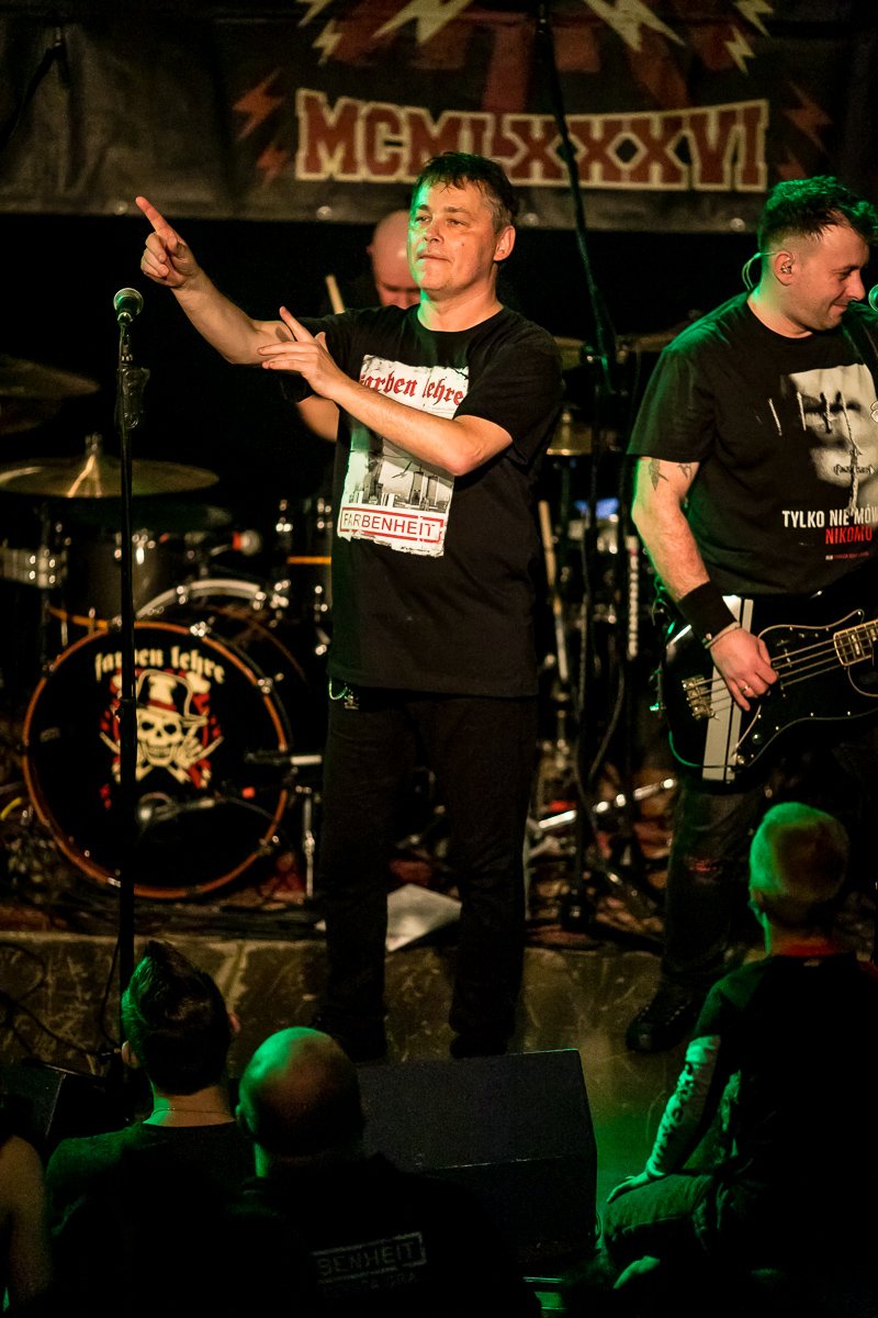 komplet-na-koncercie-punkowym-w-jck-85507