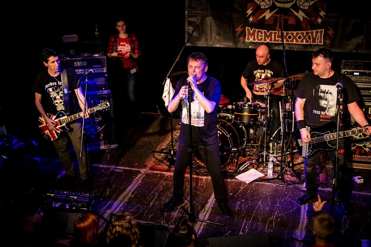 komplet-na-koncercie-punkowym-w-jck-85507