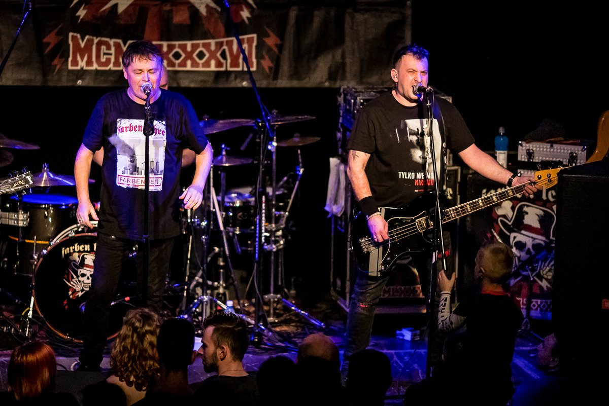 komplet-na-koncercie-punkowym-w-jck-85507