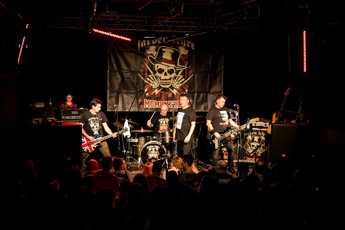 komplet-na-koncercie-punkowym-w-jck-85507