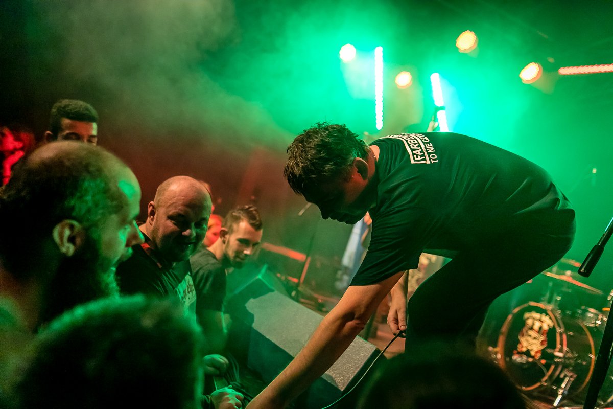 komplet-na-koncercie-punkowym-w-jck-85507