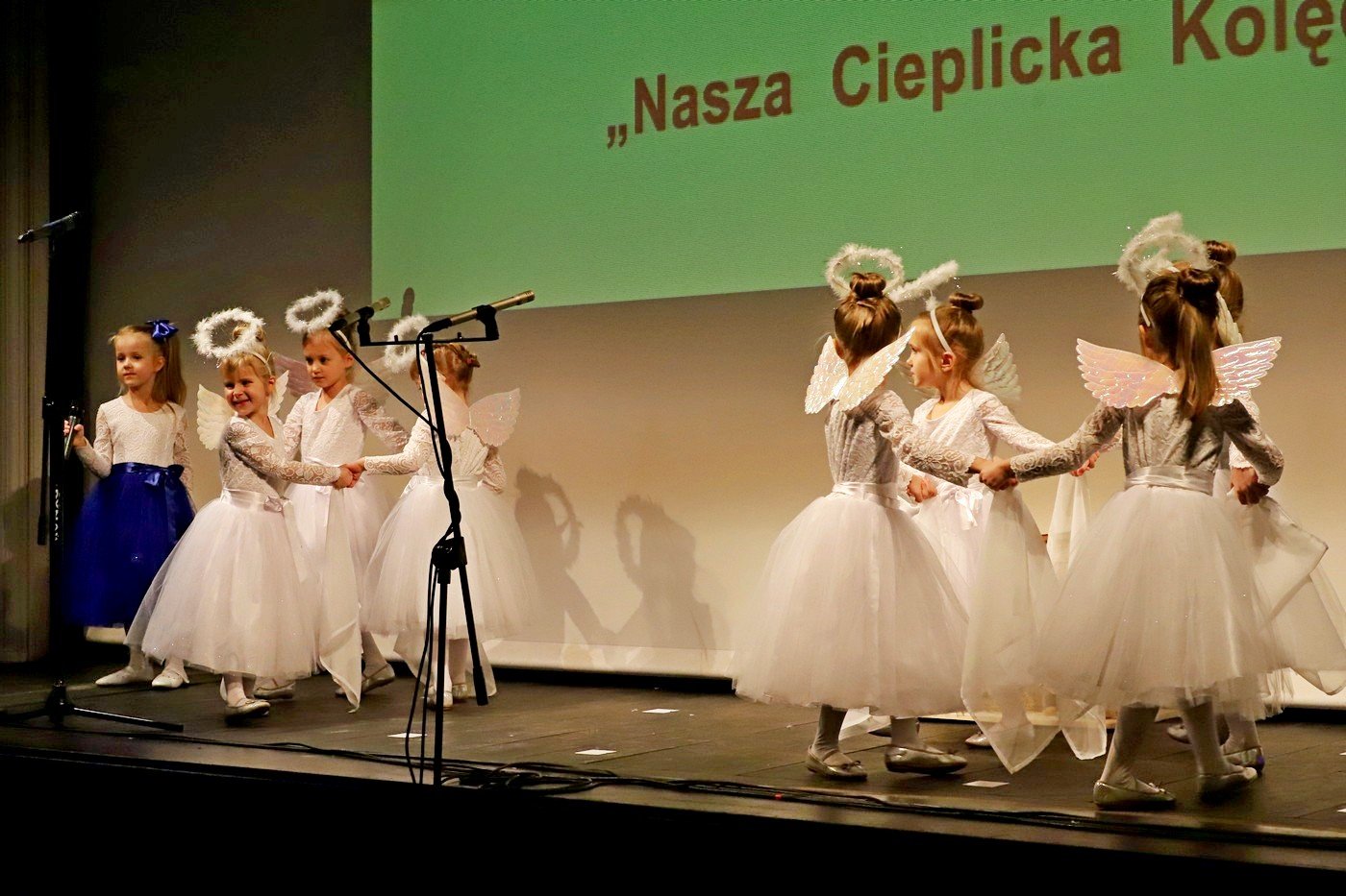 cieplicka-koleda-i-statuetka-dla-szkoy-85524