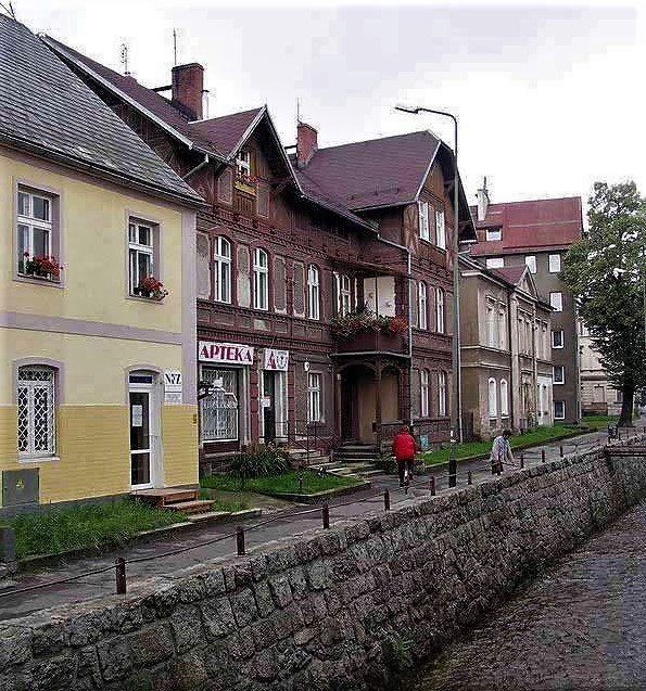 Apteka Zagrodzkich w Staniszowie/fot. Internet