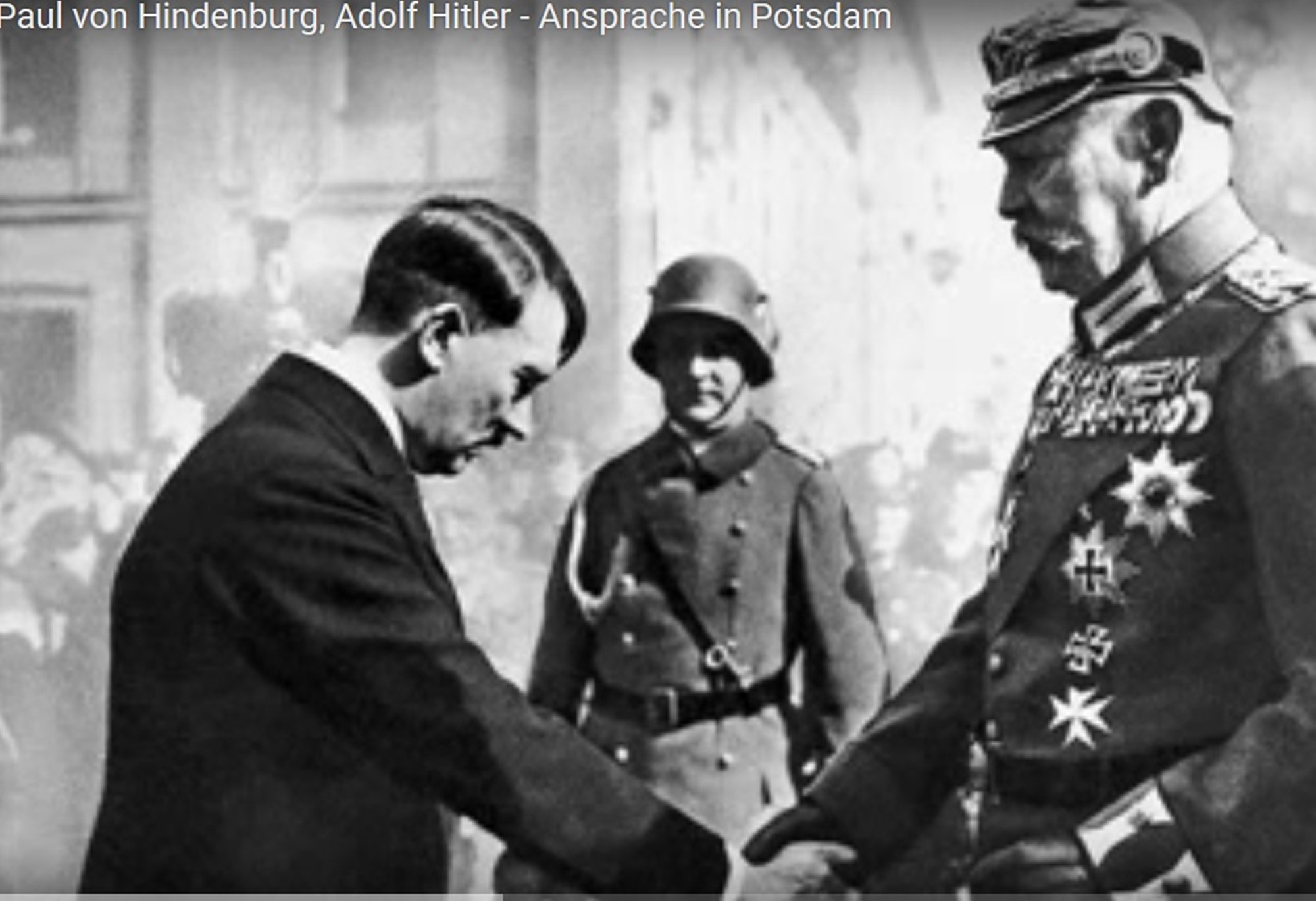 Kapral Hitler składa uszanowanie marszałkowi Hindenburgowi/fot. Internet