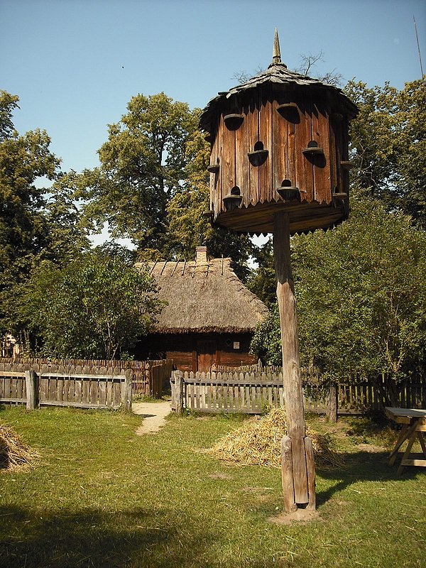 Gołębnik drewniany na słupie/fot. Internet