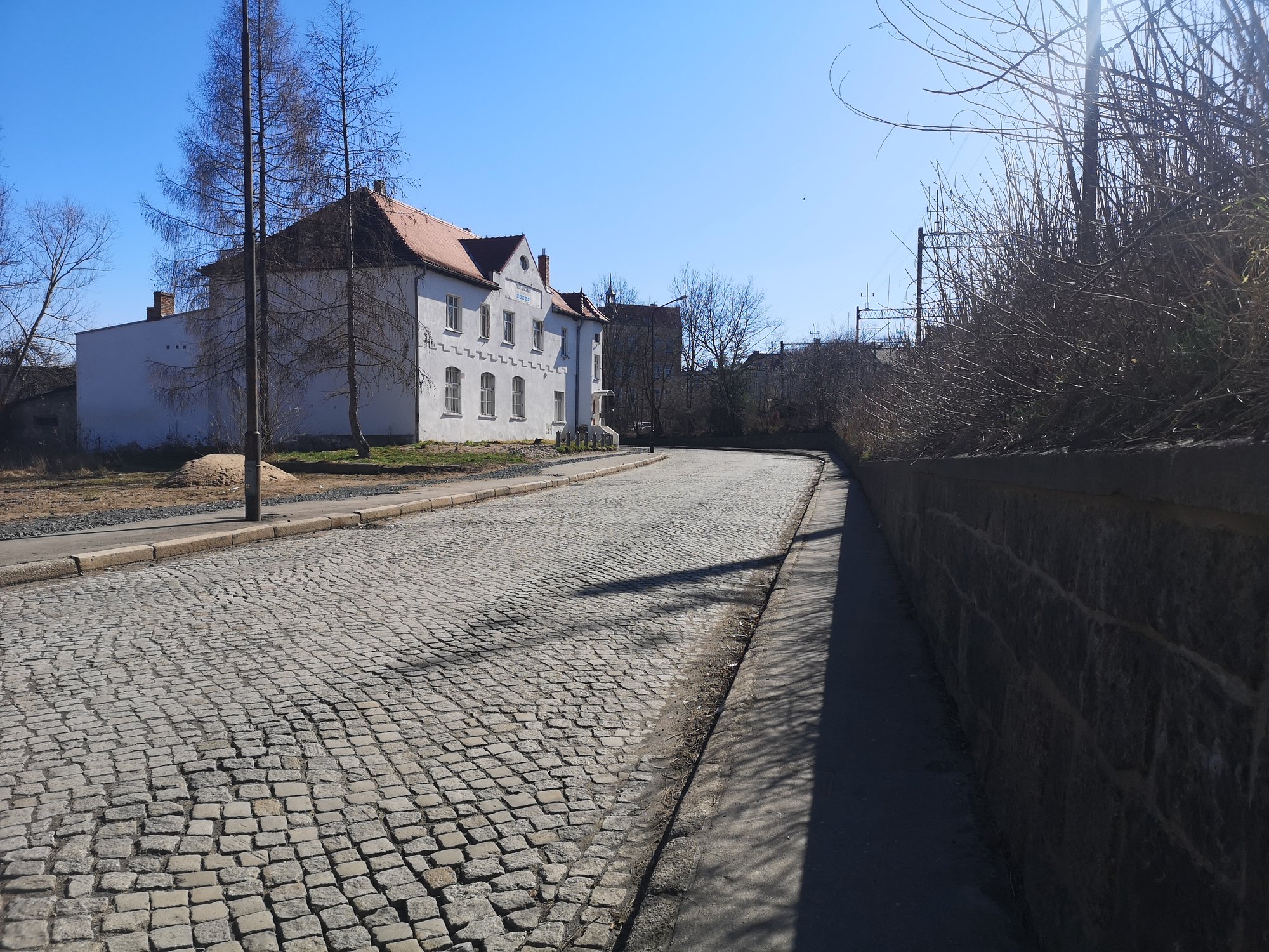 w-czasie-remontu-ulicy-drzymay-uruchomia-garbaty-mostek-86286
