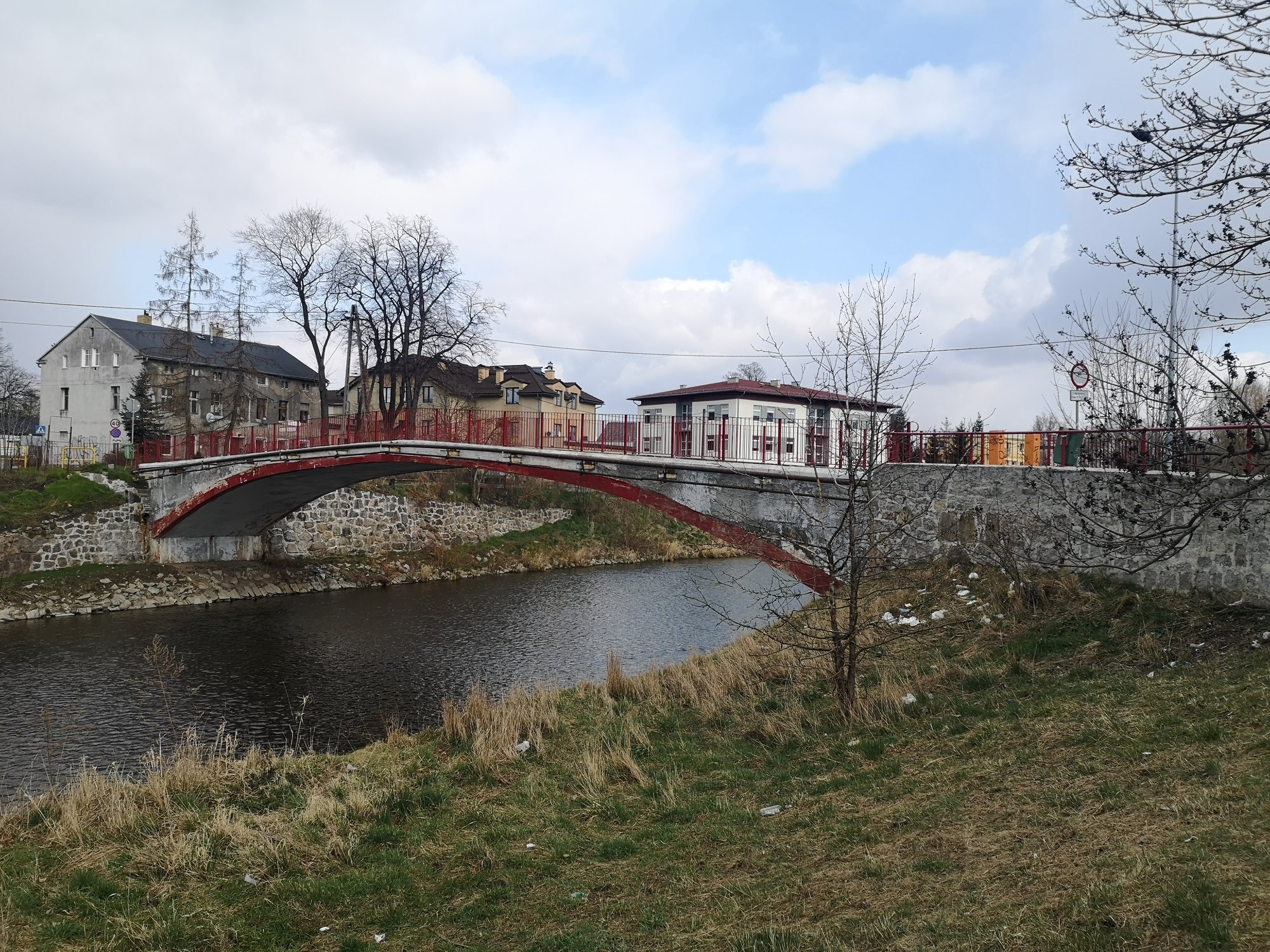 w-czasie-remontu-ulicy-drzymay-uruchomia-garbaty-mostek-86286