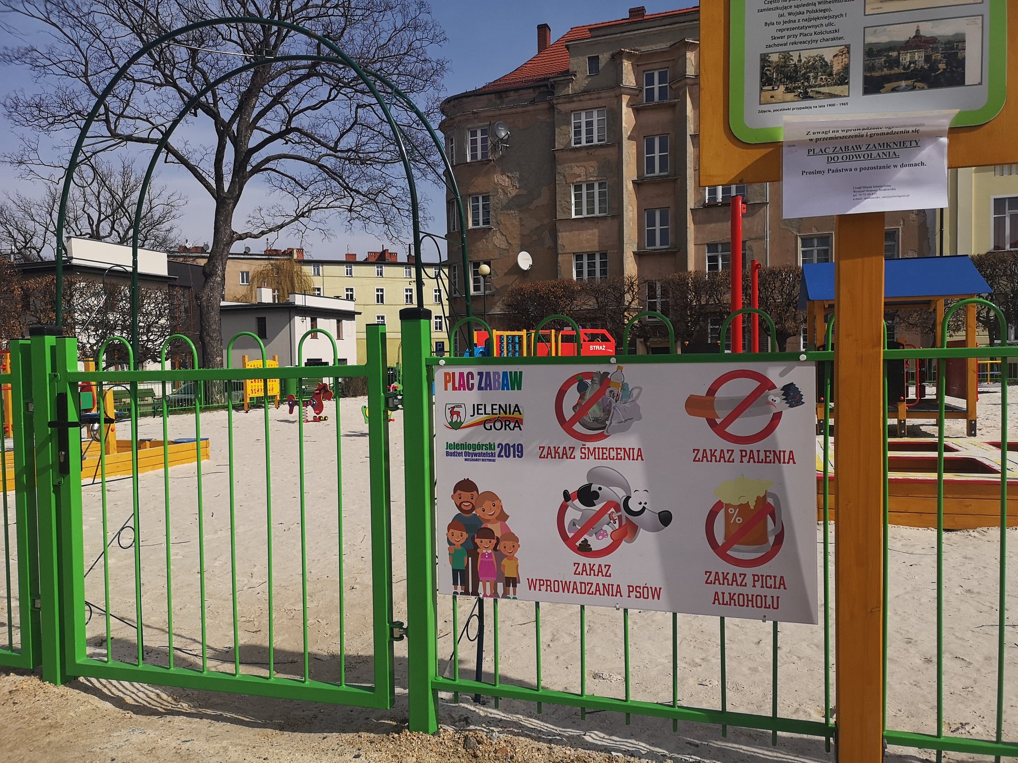 place-zabaw-i-siownie-zewnetrzne-otasmowane-86392