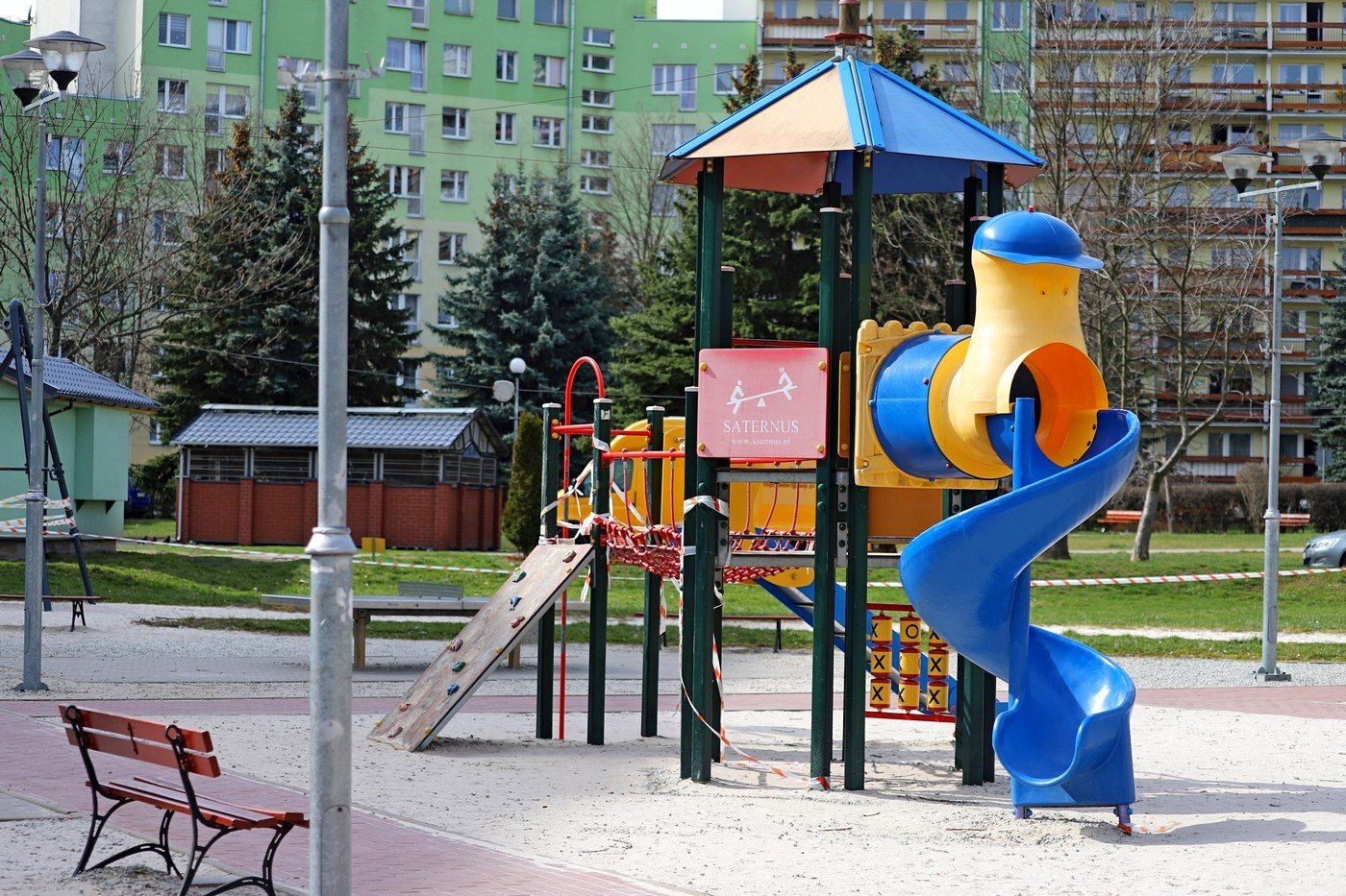 place-zabaw-i-siownie-zewnetrzne-otasmowane-86392