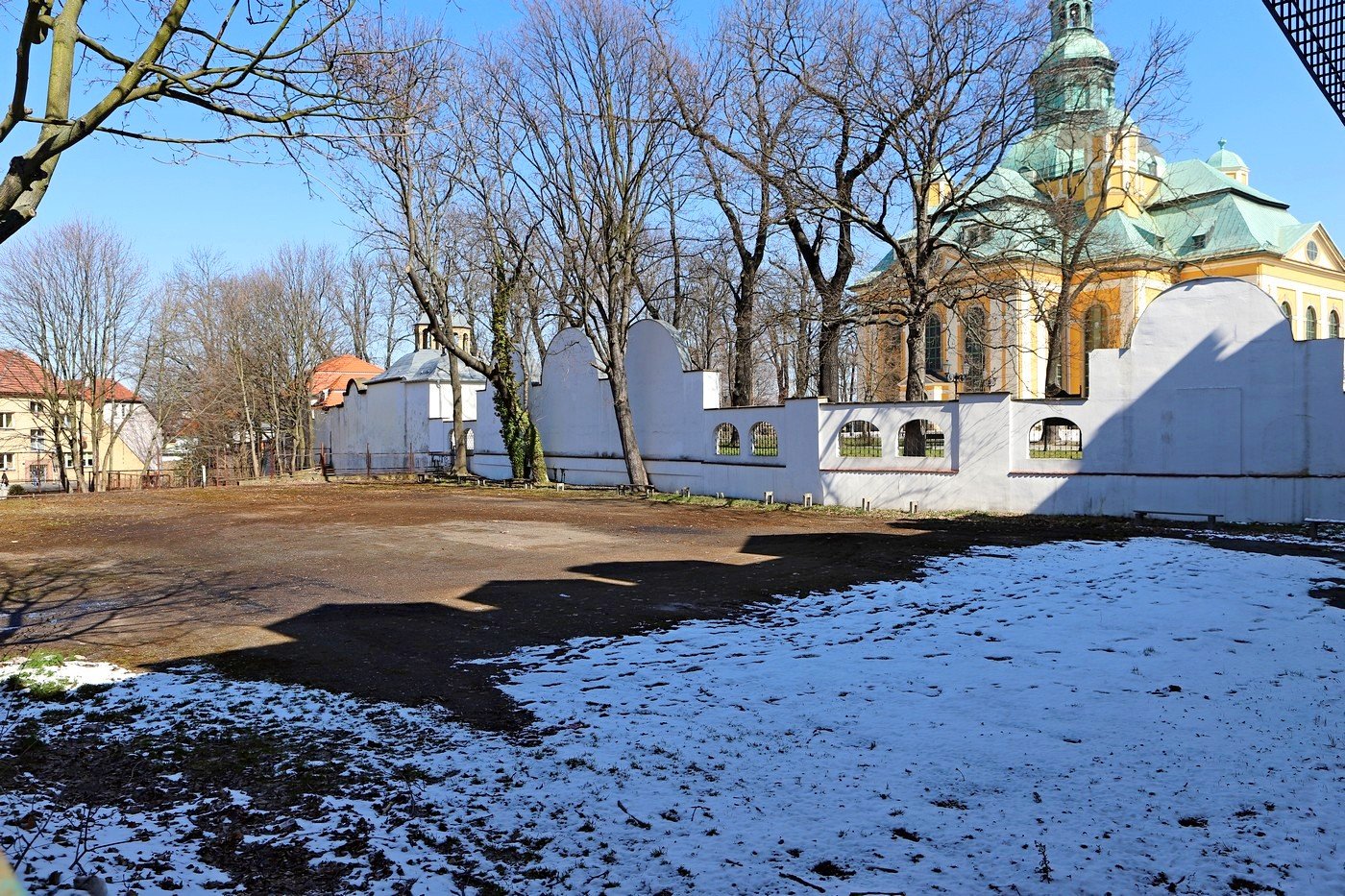 przetarg-zwiazany-z-boiskiem-dla-handlowki-86471