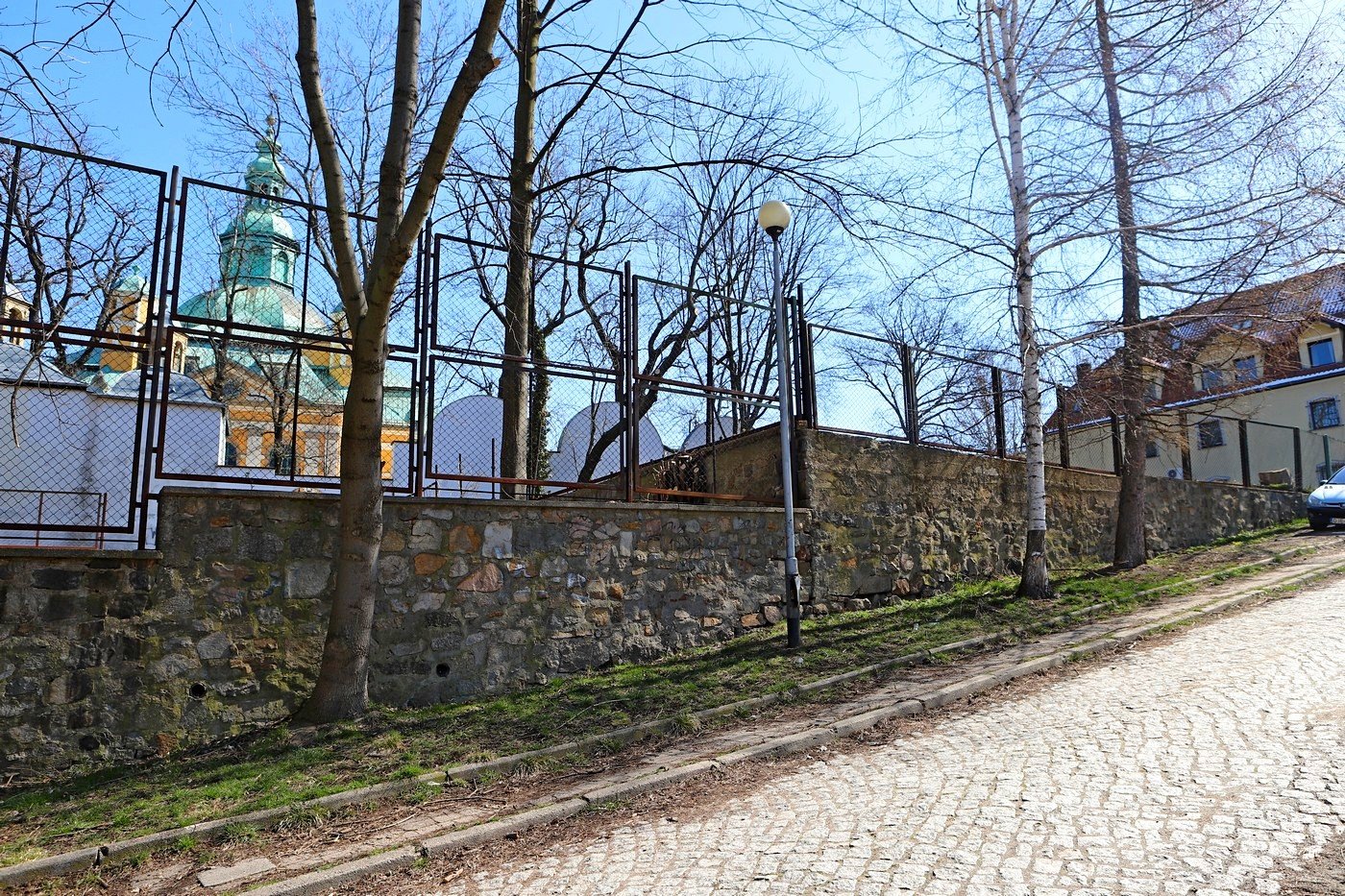 przetarg-zwiazany-z-boiskiem-dla-handlowki-86471