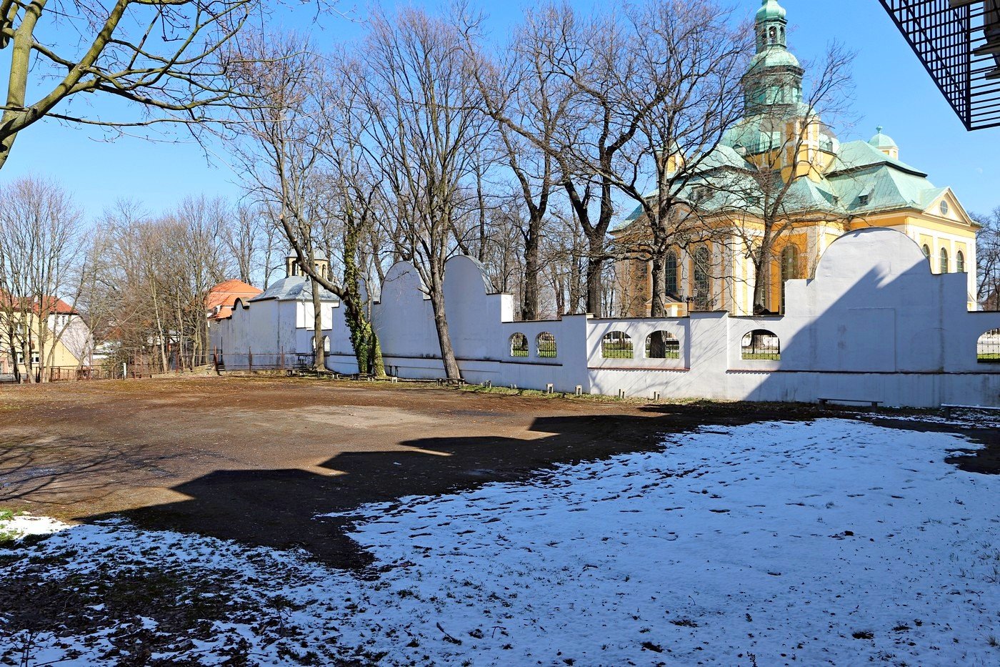 przetarg-zwiazany-z-boiskiem-dla-handlowki-86471