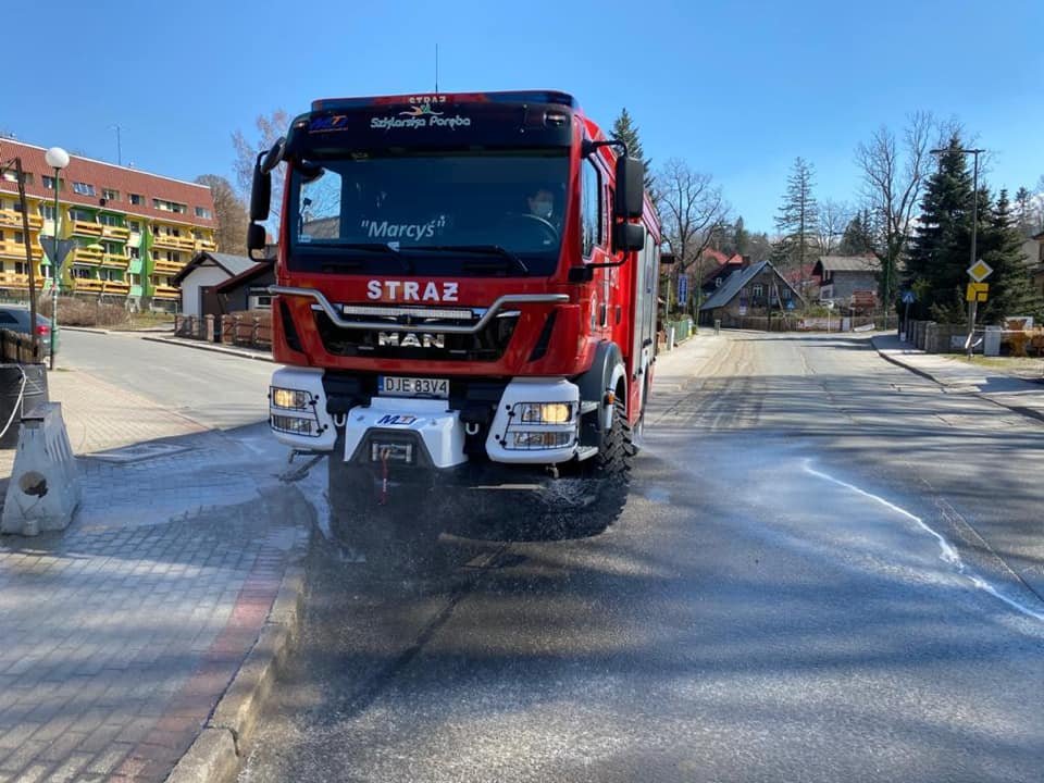 strazacy-odkazaja-miasto-86568