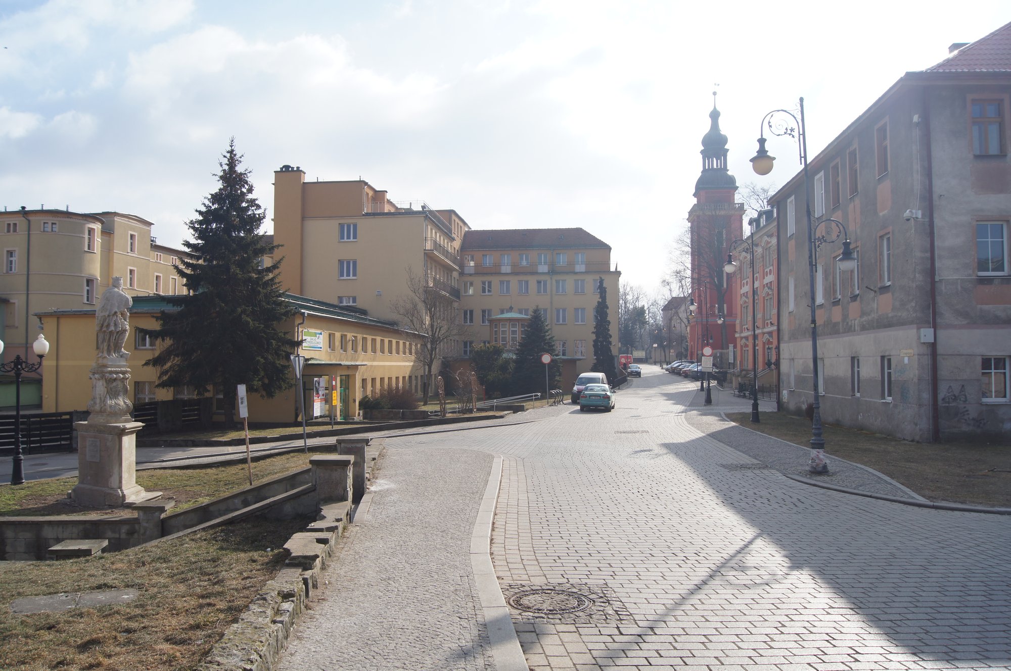 Dawny Plac Zdrojowy od strony Czerwonego Mostu (Most Nepomucena). Kiedyś po obu stronach stały kramy/fot. Archiwum Muzeum Przyrodniczego