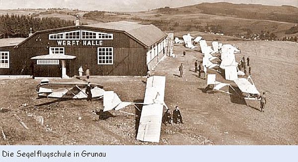 Hangary szkoły pilotów na Szybowcowej.
