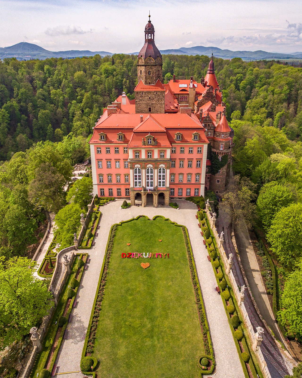 kwiatowe-podziekowanie-w-zamku-ksiaz-87085