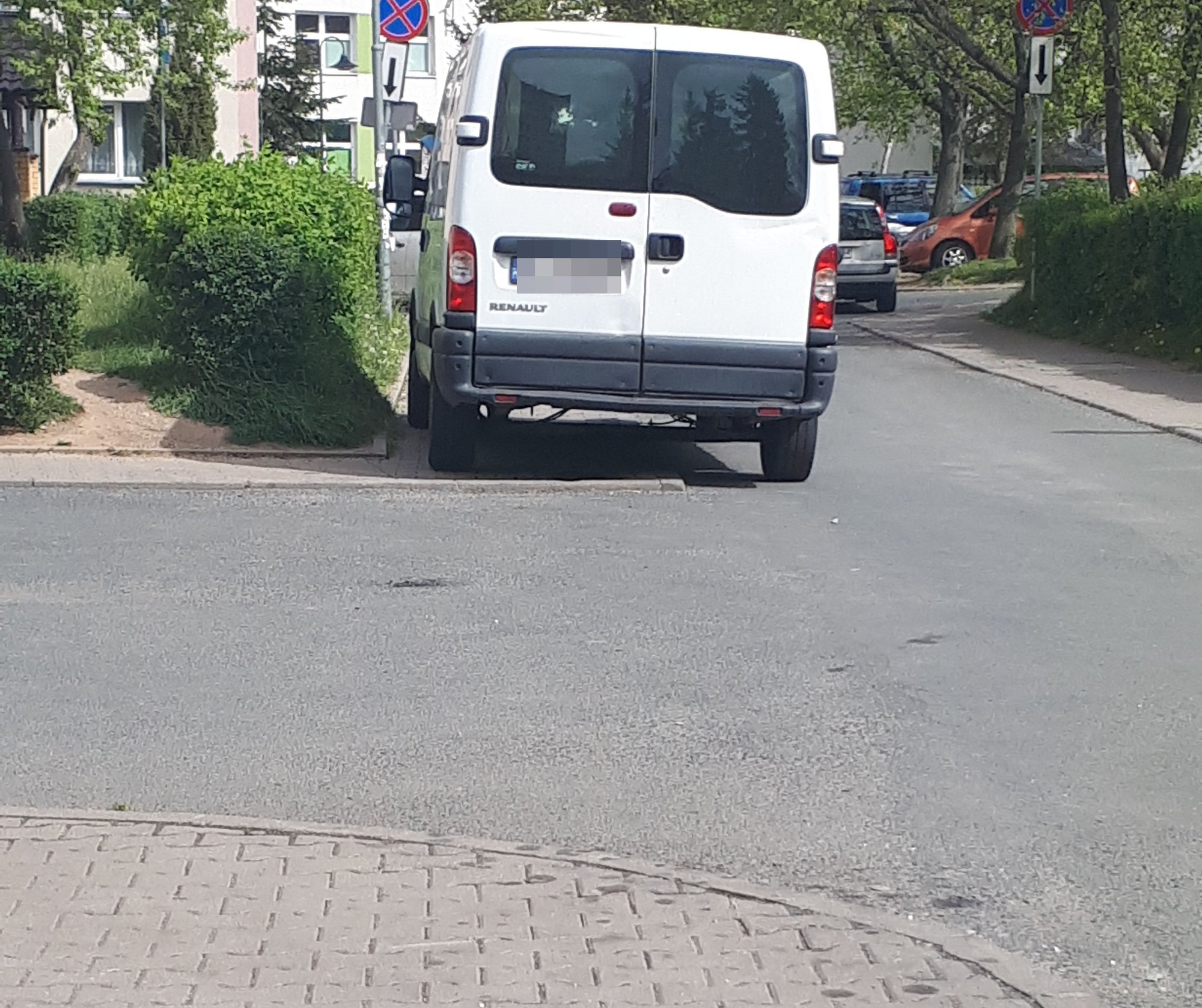 zastawi-cay-chodnik-87101