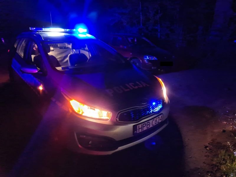 pijany-za-kokiem-wioz-dwojke-maych-dzieci-87544