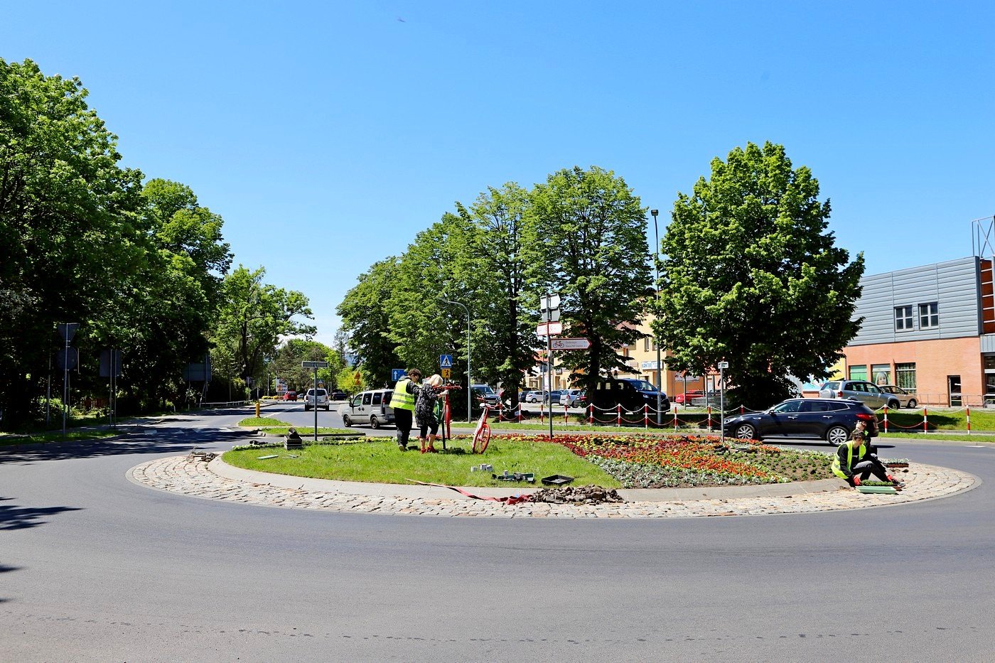 ozdobili-rondo-na-znak-partnerstwa-z-cervia-87653