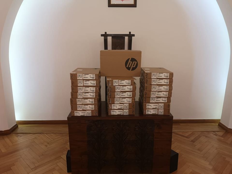 kolejne-laptopy-w-prezencie-87819