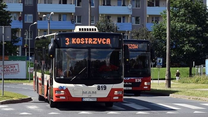 autobus-jak-konserwa-88026