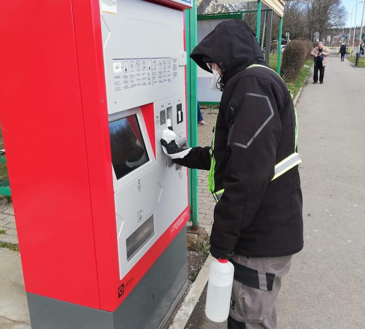 policja-i-straz-miejska-sprawdza-pasazerow-88078