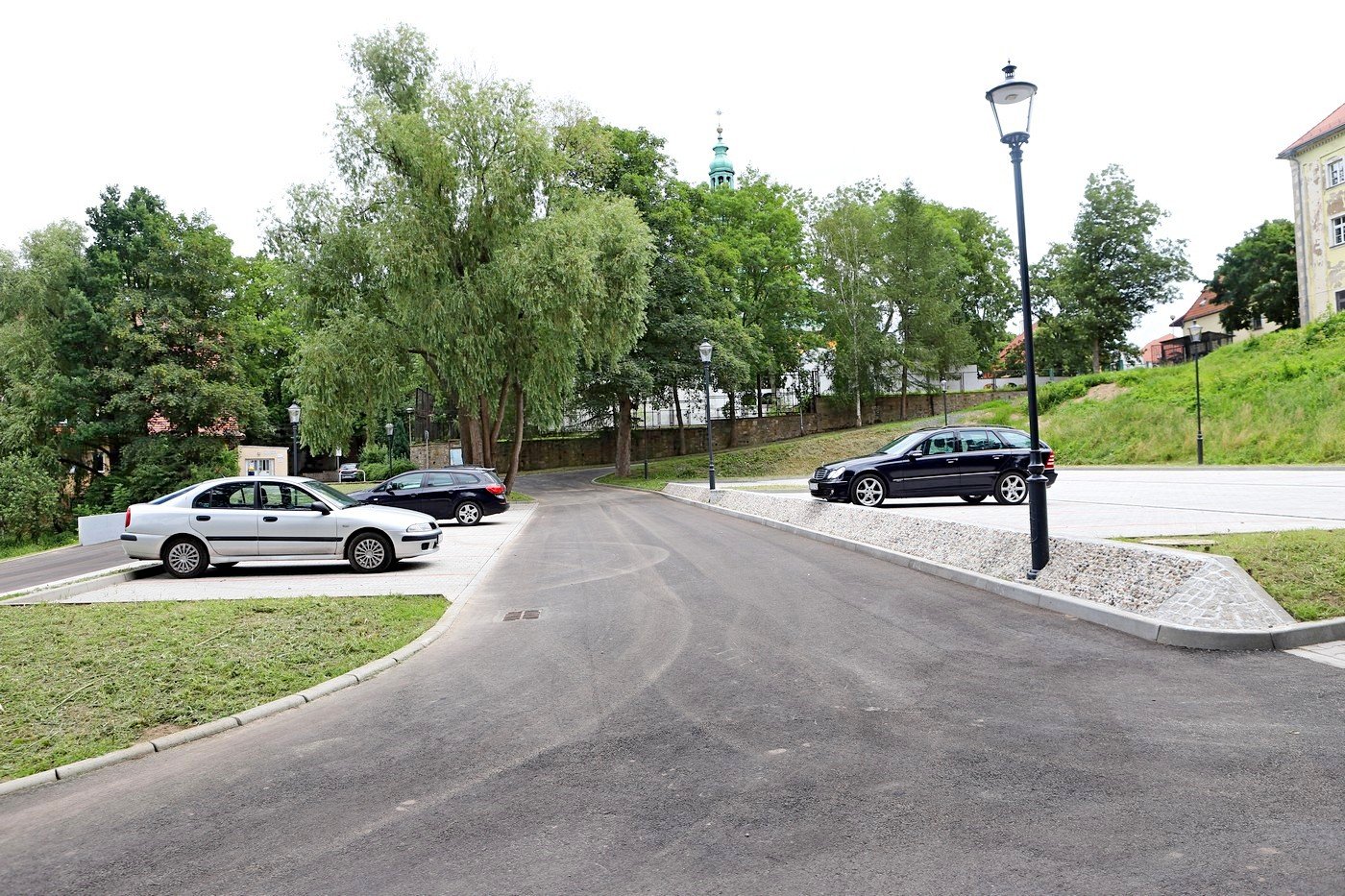 przy-handlowce-z-darmowym-parkingiem-88446