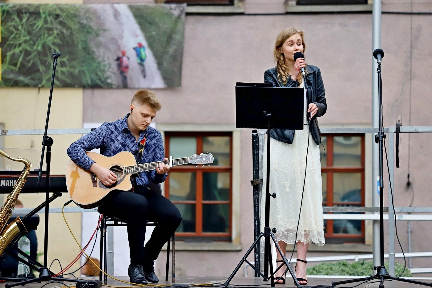 piekna-i-bestia-w-sobotni-wieczor-88641