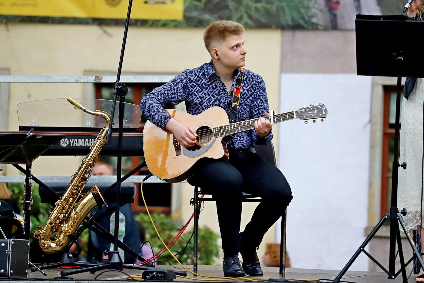 piekna-i-bestia-w-sobotni-wieczor-88641