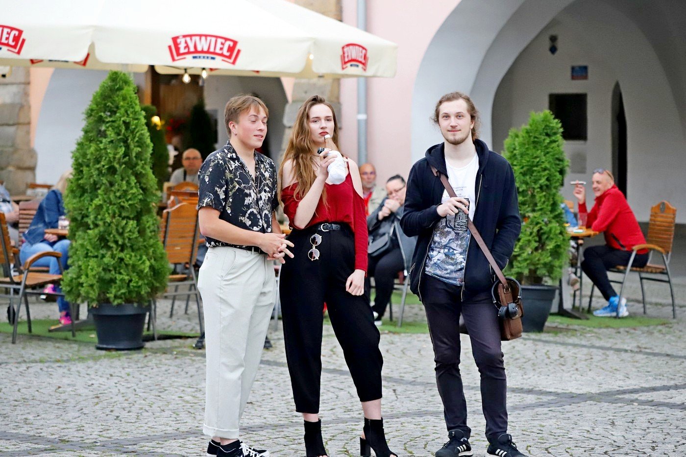 piekna-i-bestia-w-sobotni-wieczor-88641