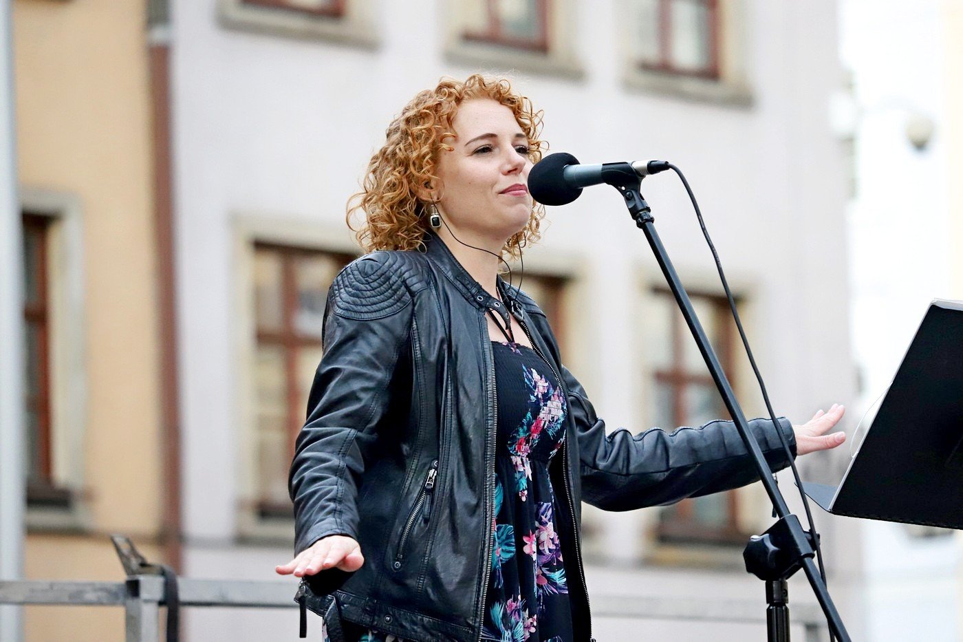 piekna-i-bestia-w-sobotni-wieczor-88641