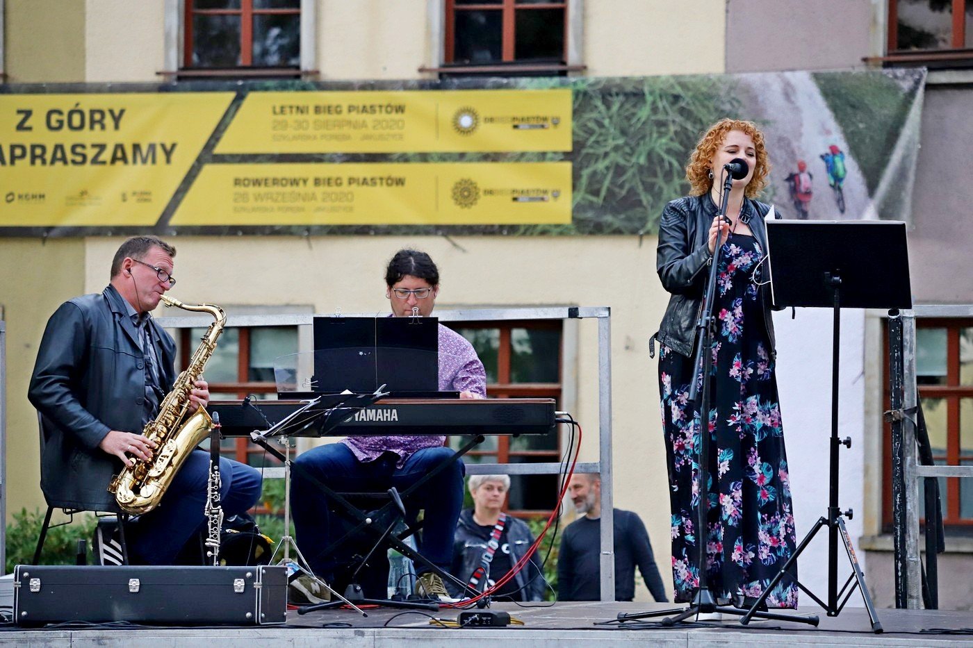 piekna-i-bestia-w-sobotni-wieczor-88641