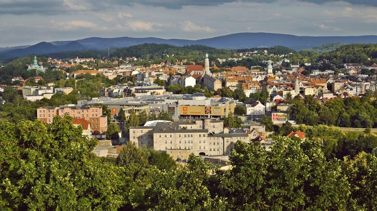 supermarkety-jelenia-gora-gdzie-najwygodniej-zrobisz-zakupy-88793