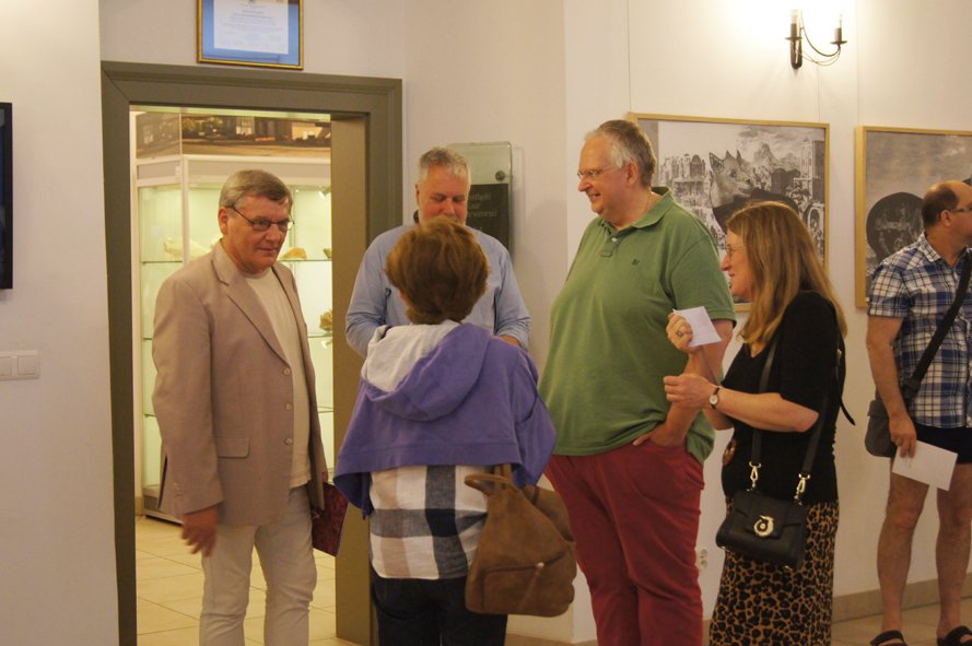 bestie-a-cieslinskiej-w-muzeum-przyrodniczym-88829