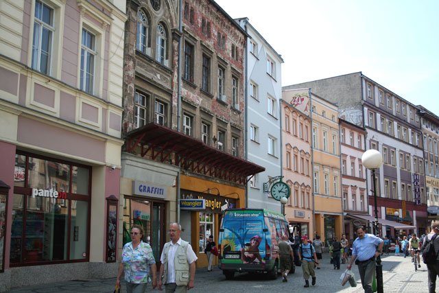 Budynek przy ul. 1 Maja 26 razi swoim wyglądem od kilku lat. Wkrótce może się to zmienić.