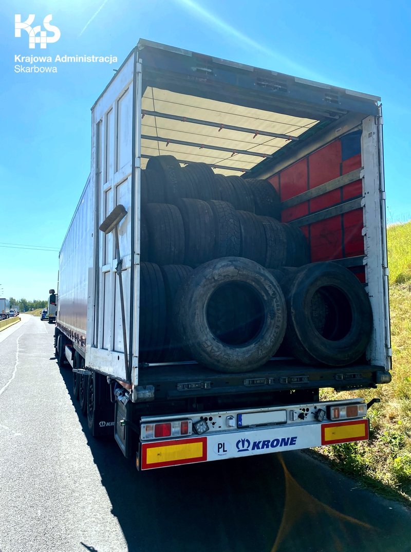 zatrzymano-nielegalny-transport-starych-opon-89419