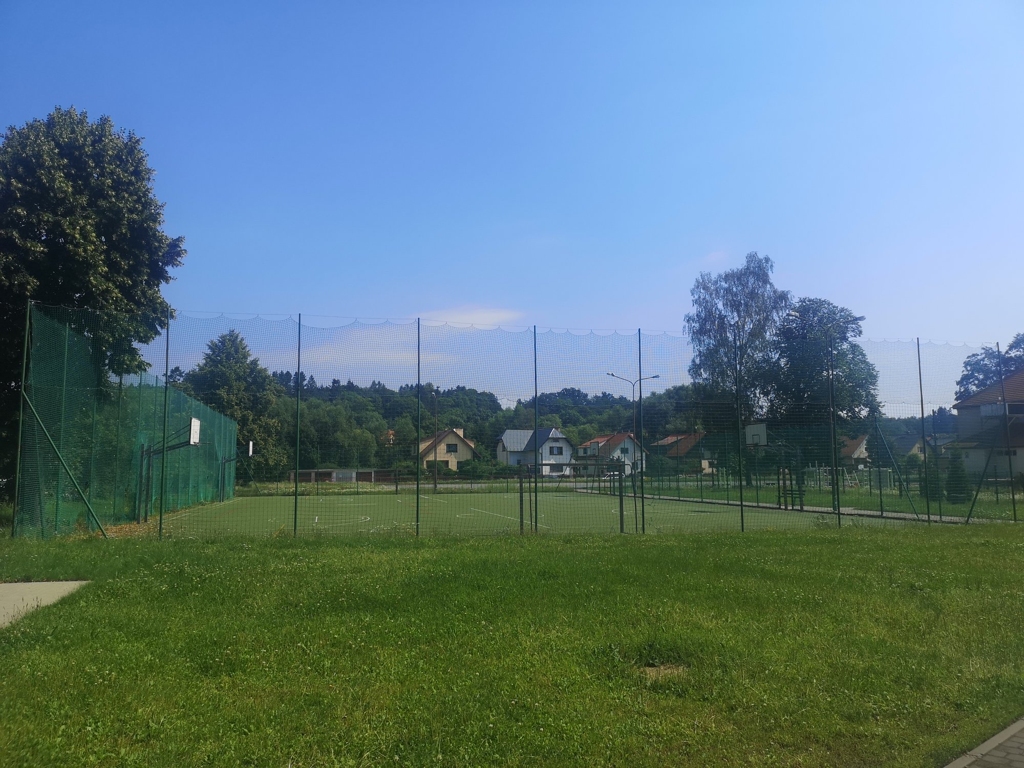 poprawia-baze-sportowa-i-rekreacyjna-przy-sp-10-89551