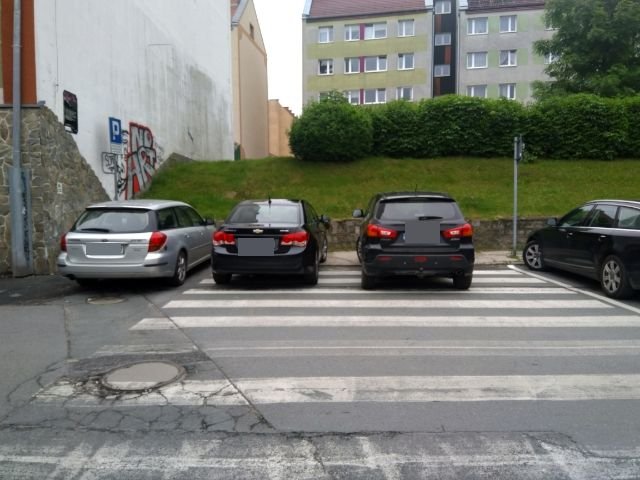 parking-na-przejsciu-89592