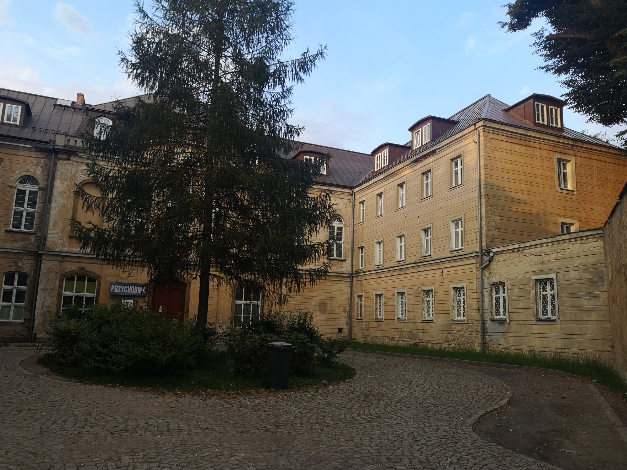 kolejny-etap-remontu-zespou-szko-katolickich-89918
