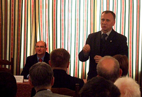 Wśród uczestników debaty w pierwszym rzędzie Janusz Jędraszko, Stanisław Szubert, Danuta Rybicka-Jakubiec.